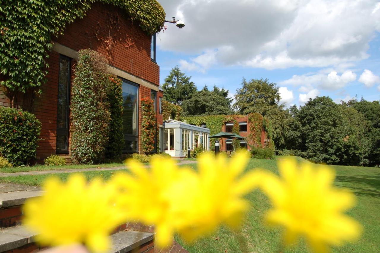 Lane End Hotel High Wycombe Bagian luar foto