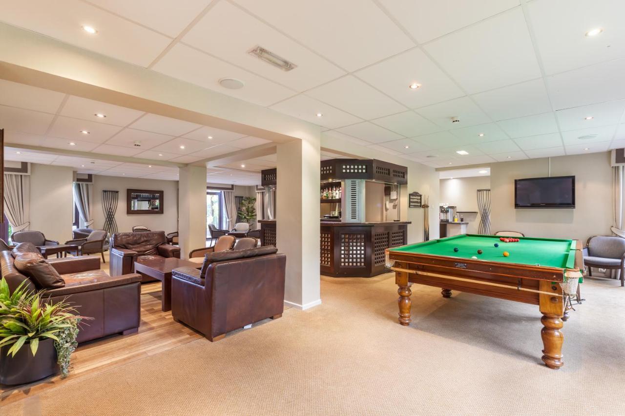 Lane End Hotel High Wycombe Bagian luar foto