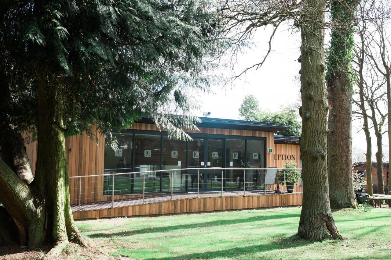 Lane End Hotel High Wycombe Bagian luar foto