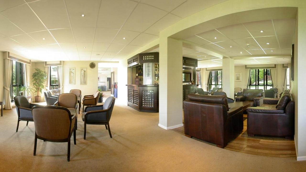 Lane End Hotel High Wycombe Bagian luar foto