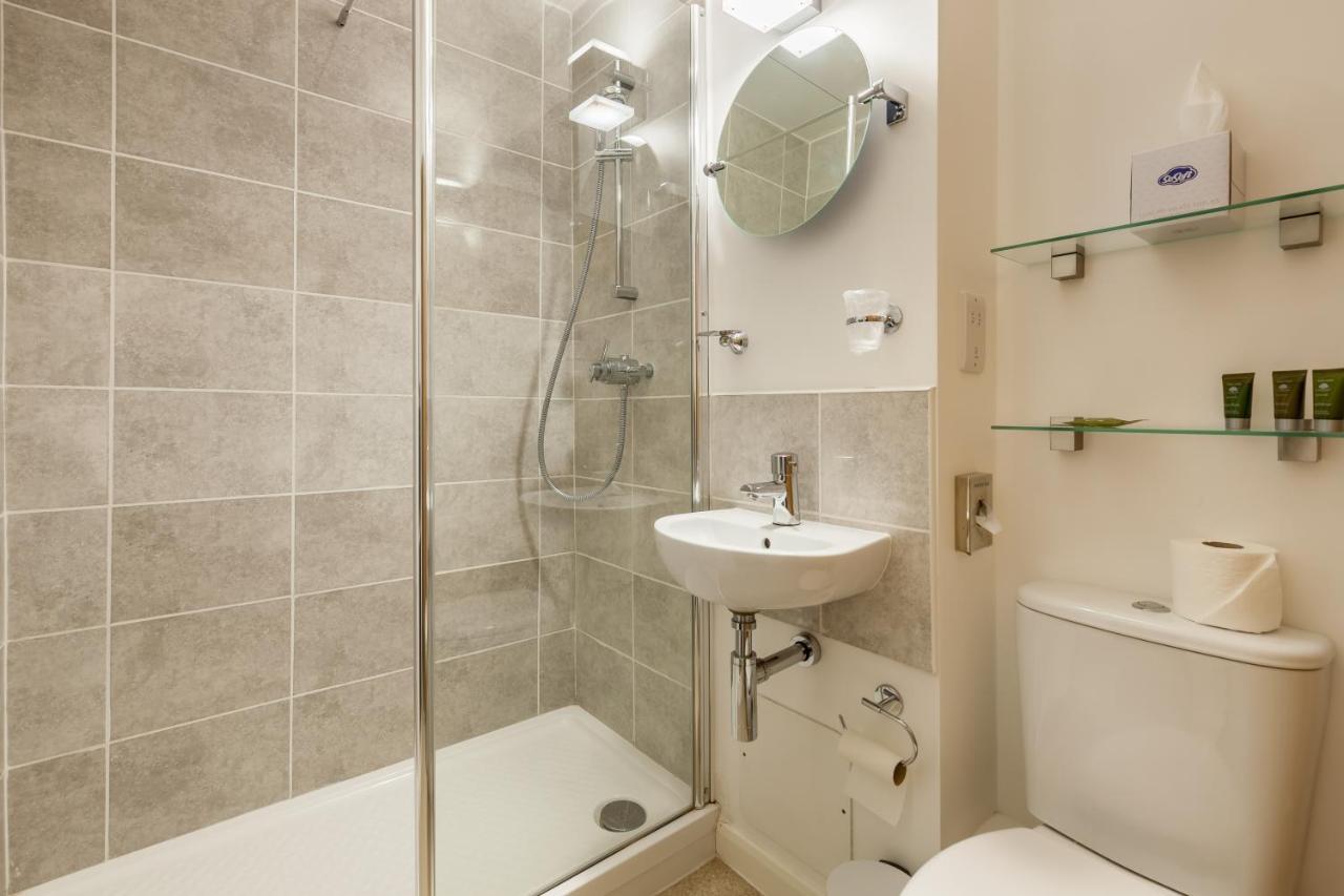 Lane End Hotel High Wycombe Bagian luar foto