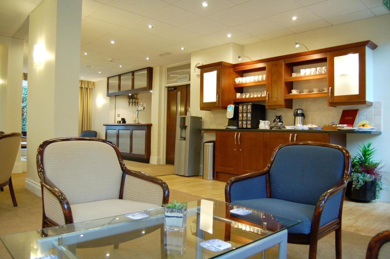 Lane End Hotel High Wycombe Bagian luar foto